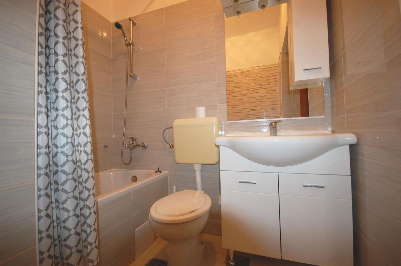 Apartments Snjezana By El-Pi Tours Njivice Dış mekan fotoğraf