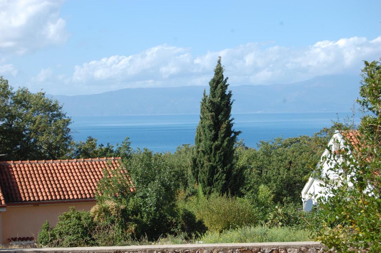 Apartments Snjezana By El-Pi Tours Njivice Dış mekan fotoğraf