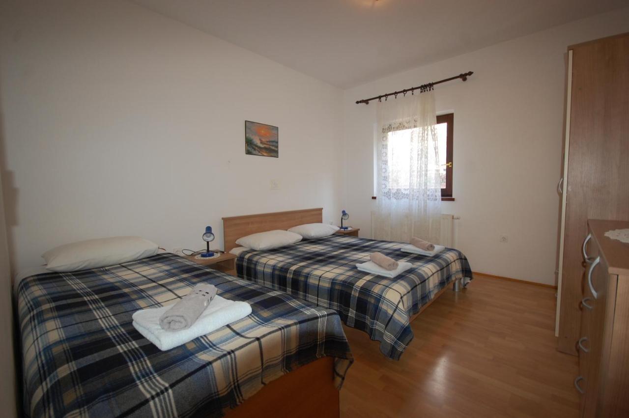Apartments Snjezana By El-Pi Tours Njivice Dış mekan fotoğraf