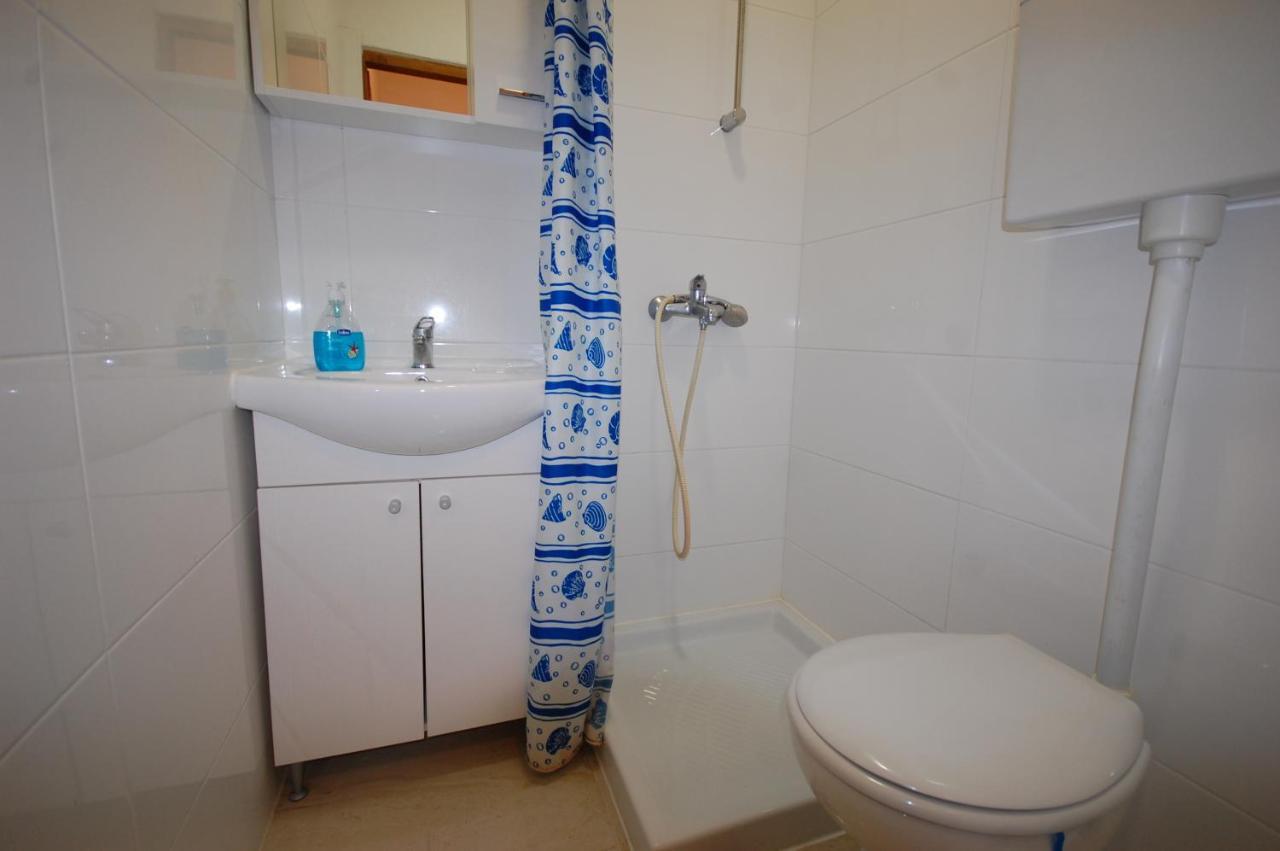 Apartments Snjezana By El-Pi Tours Njivice Dış mekan fotoğraf