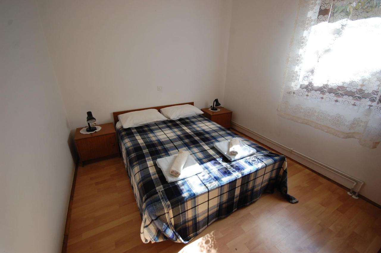 Apartments Snjezana By El-Pi Tours Njivice Dış mekan fotoğraf