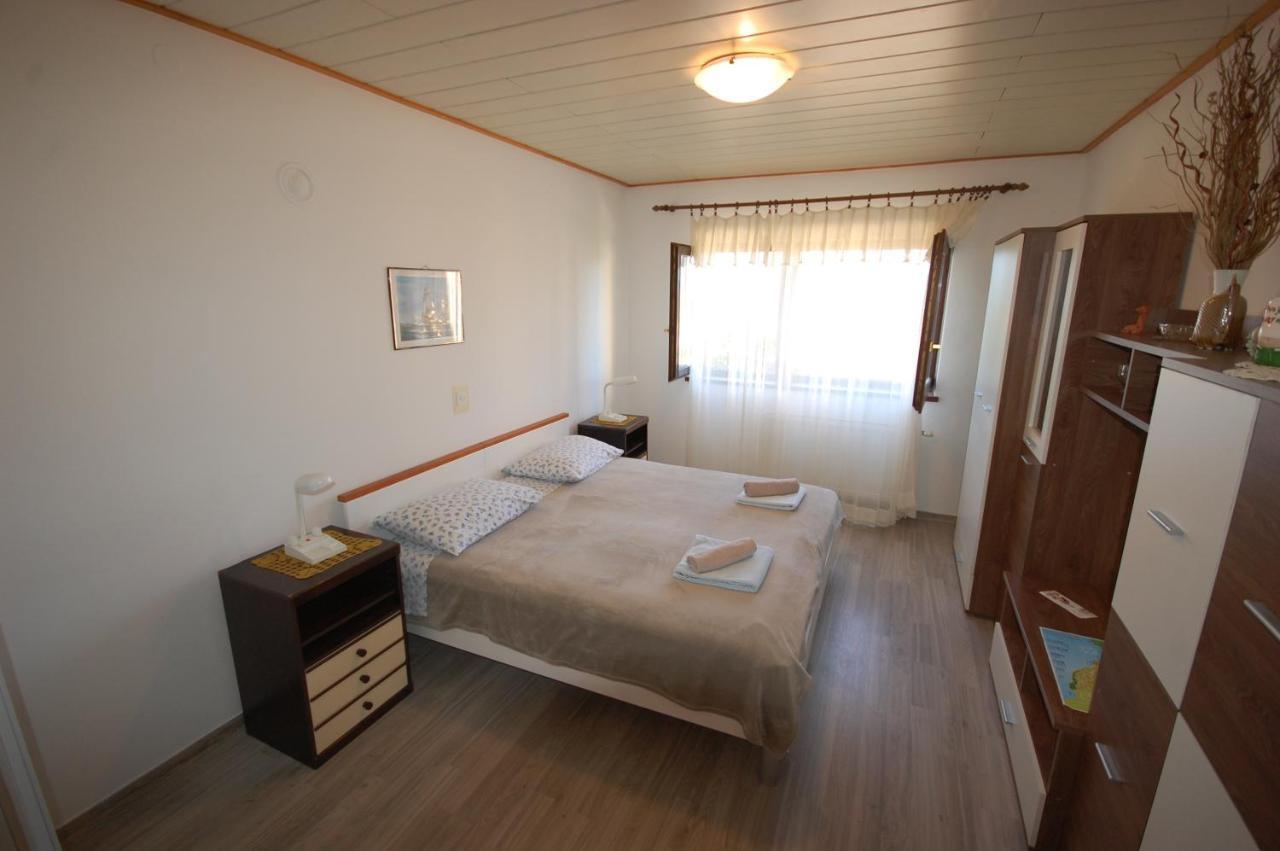 Apartments Snjezana By El-Pi Tours Njivice Dış mekan fotoğraf