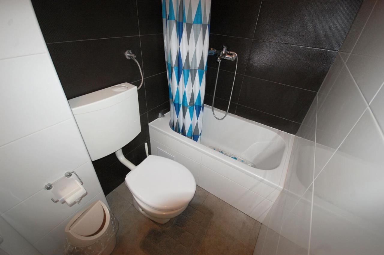 Apartments Snjezana By El-Pi Tours Njivice Dış mekan fotoğraf