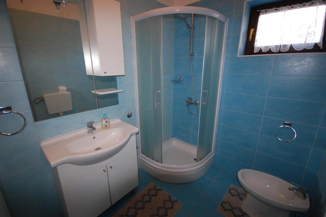 Apartments Snjezana By El-Pi Tours Njivice Dış mekan fotoğraf