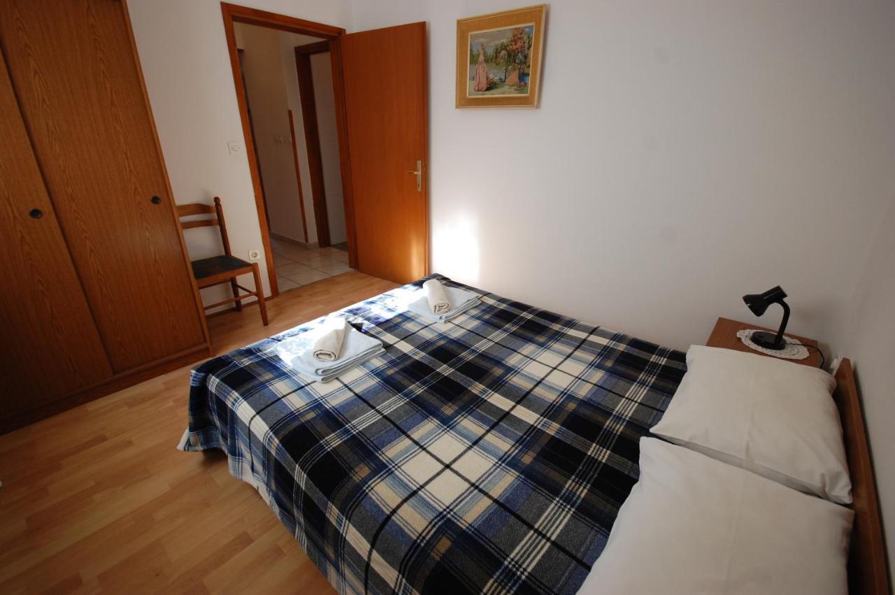 Apartments Snjezana By El-Pi Tours Njivice Dış mekan fotoğraf