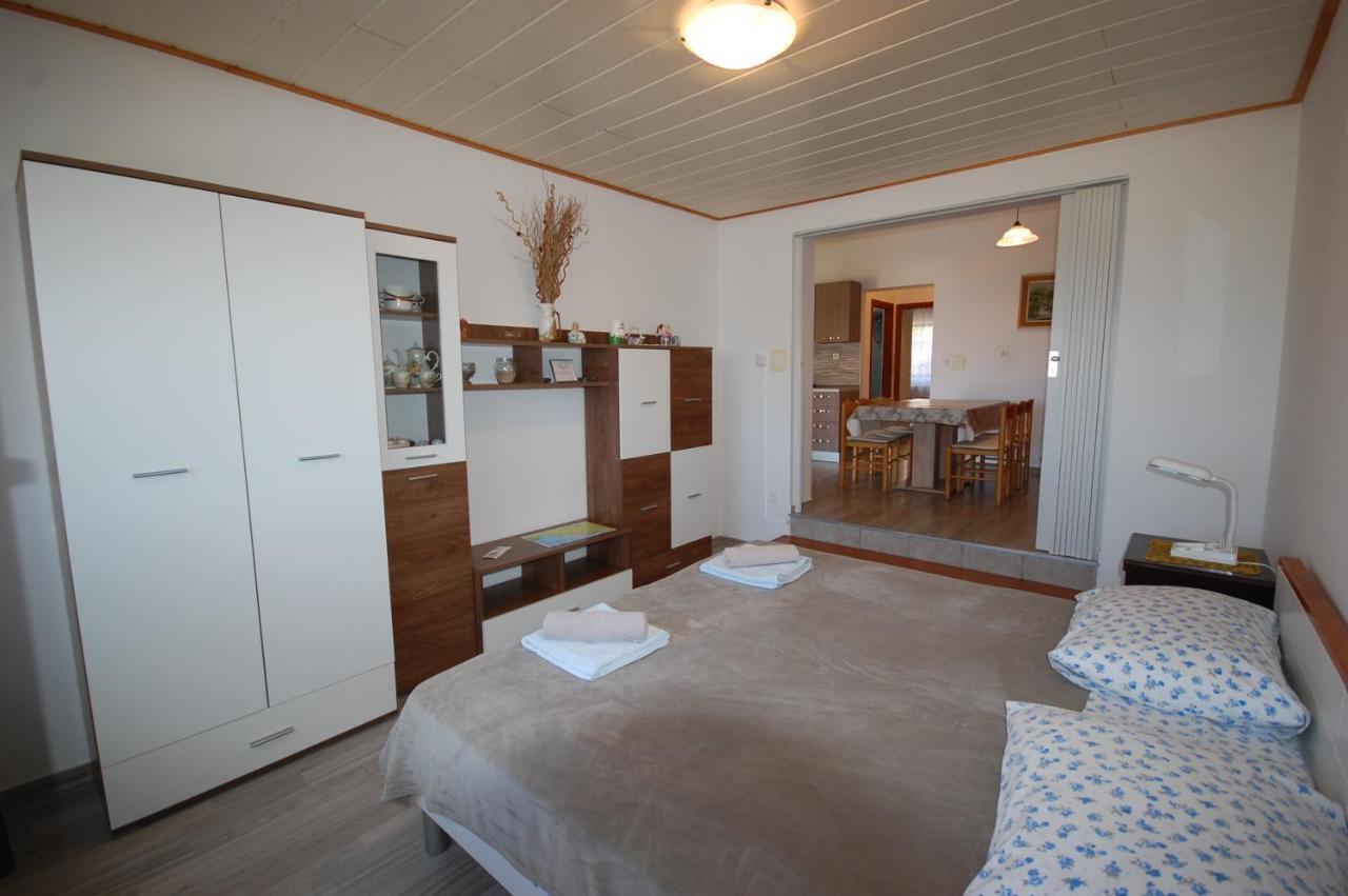 Apartments Snjezana By El-Pi Tours Njivice Dış mekan fotoğraf