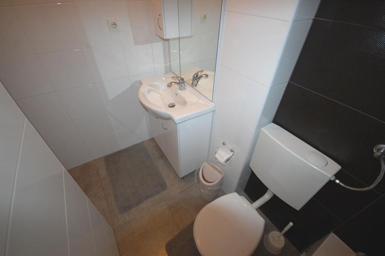 Apartments Snjezana By El-Pi Tours Njivice Dış mekan fotoğraf
