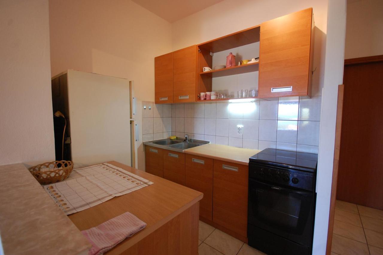 Apartments Snjezana By El-Pi Tours Njivice Dış mekan fotoğraf