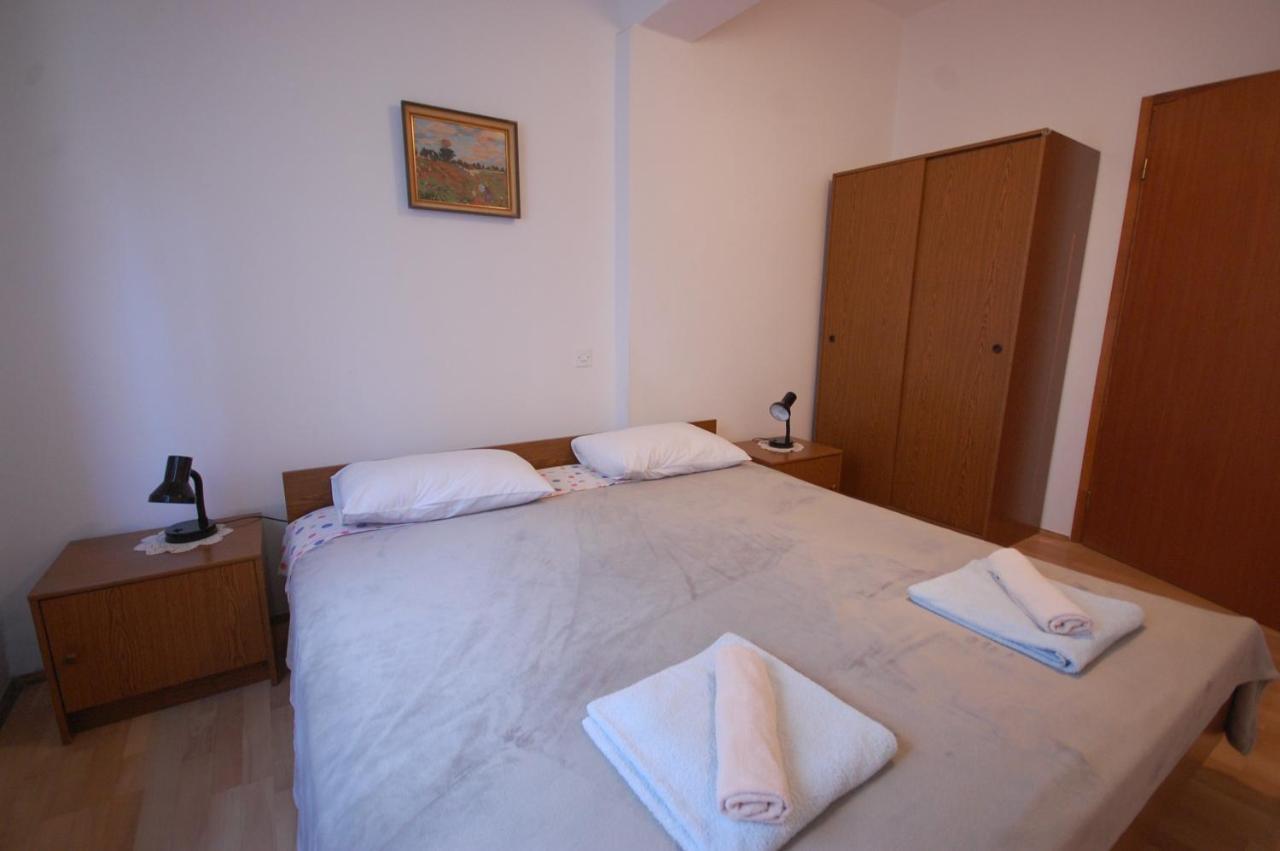 Apartments Snjezana By El-Pi Tours Njivice Dış mekan fotoğraf