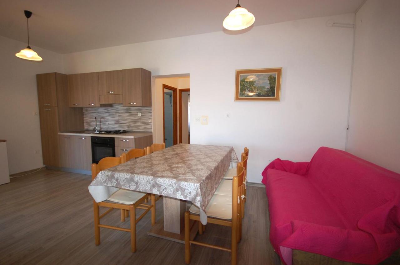 Apartments Snjezana By El-Pi Tours Njivice Dış mekan fotoğraf