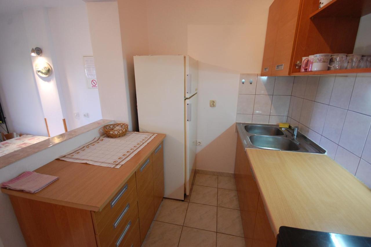 Apartments Snjezana By El-Pi Tours Njivice Dış mekan fotoğraf
