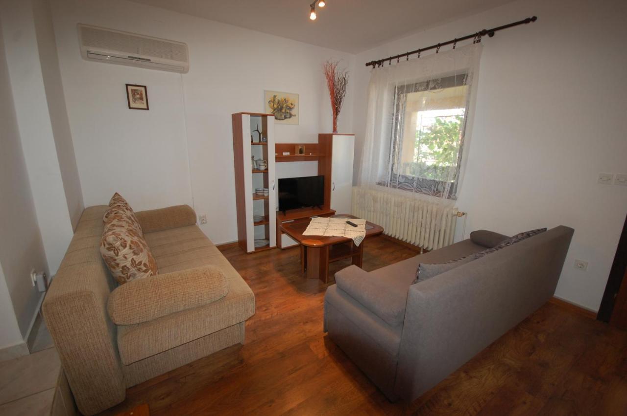 Apartments Snjezana By El-Pi Tours Njivice Dış mekan fotoğraf