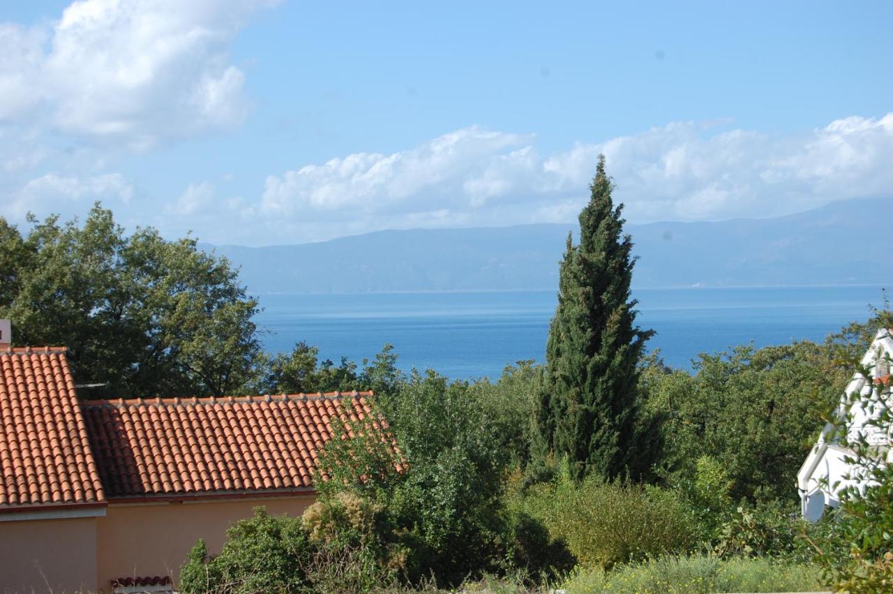 Apartments Snjezana By El-Pi Tours Njivice Dış mekan fotoğraf