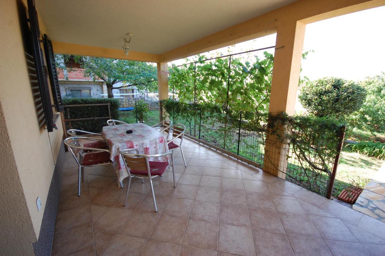 Apartments Snjezana By El-Pi Tours Njivice Dış mekan fotoğraf