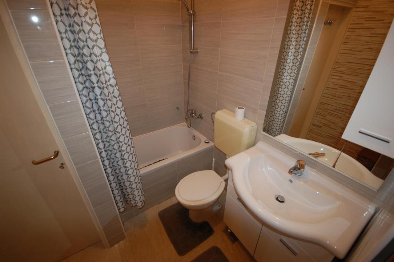Apartments Snjezana By El-Pi Tours Njivice Dış mekan fotoğraf