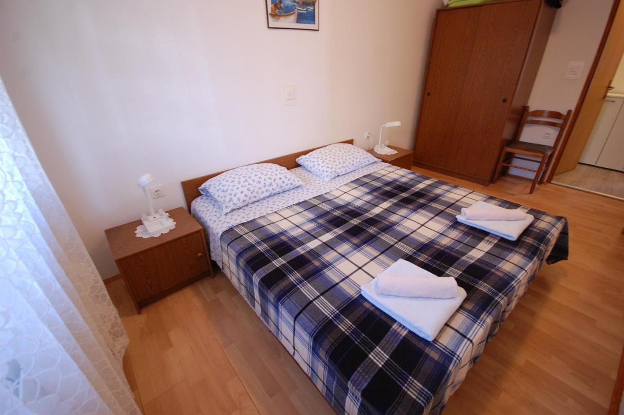 Apartments Snjezana By El-Pi Tours Njivice Dış mekan fotoğraf