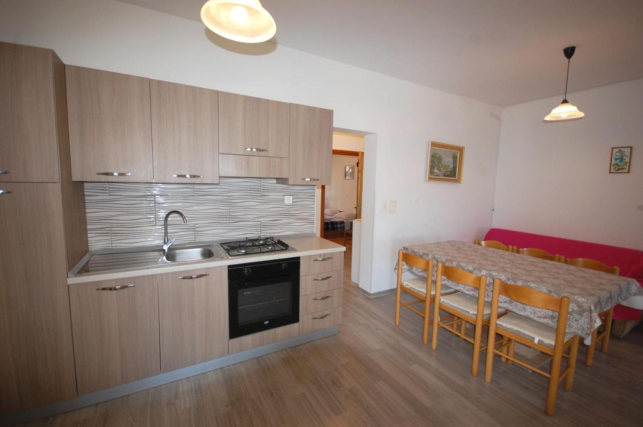 Apartments Snjezana By El-Pi Tours Njivice Dış mekan fotoğraf